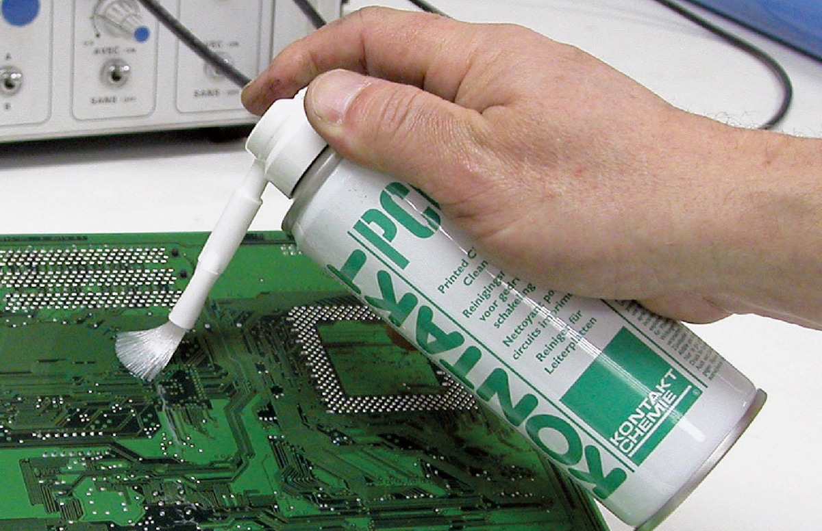 PCB-Cleaning-manufacturing-focus.jpg