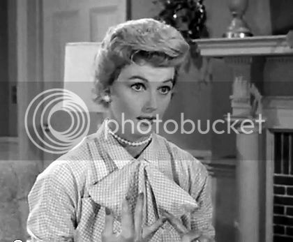 Barbara_Billingsley_as_June_Cleaver.jpg