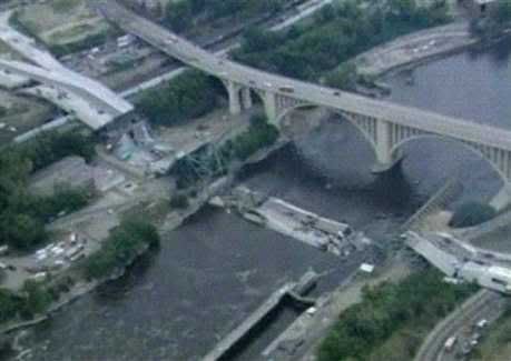 Minnesotabridgecollapse01.jpg