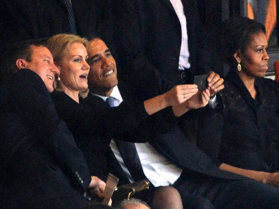 2D9899679-2D9897454-today-obama-selfie-131210.blocks_desktop_medium.jpg