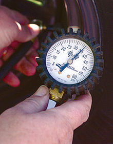 220px-Tire_pressure_gauge.jpg