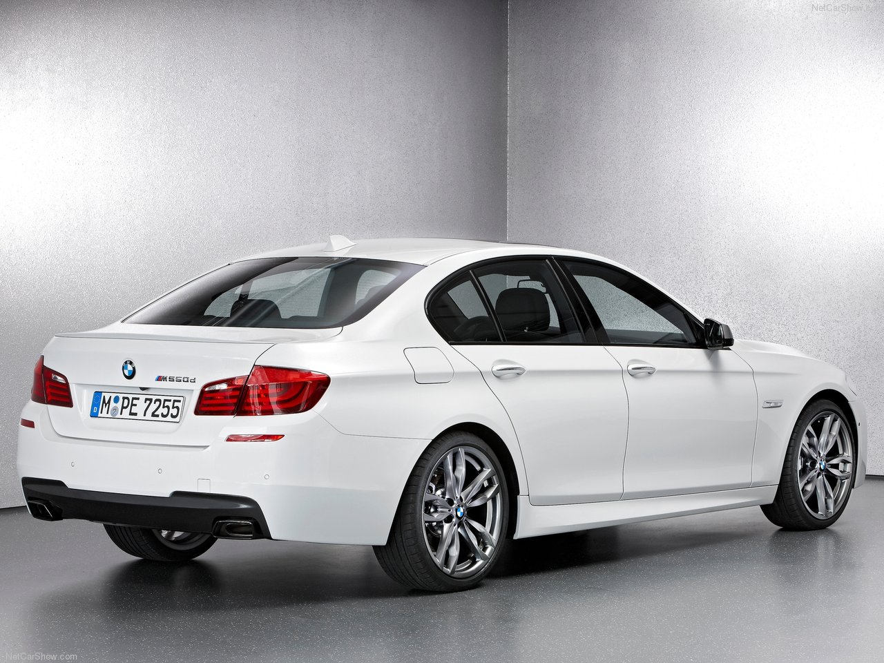 bmw-m550d_xdrive_2013_1280x960_wallpaper_03.jpg