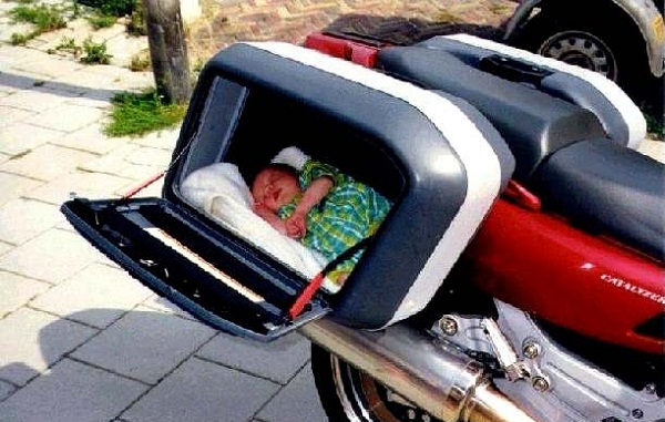 biking_babies_q5mpt_371mq_qtmfc.jpg