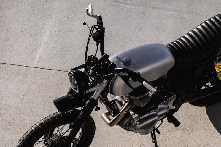 Custom Kawasaki W650 by Deus ex Machina