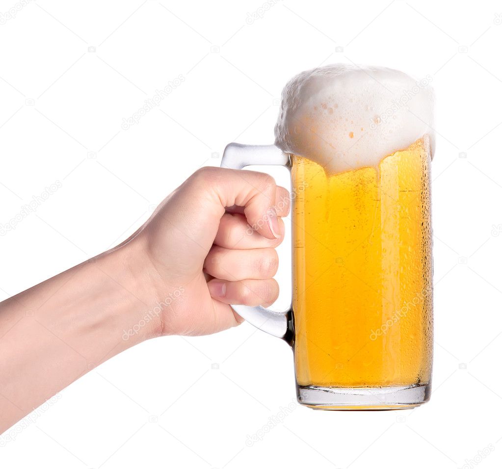 depositphotos_11851786-Hand-holding-glass-of-beer-isolated.making-toast.jpg