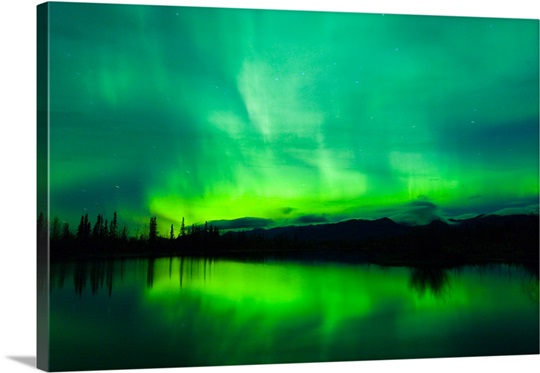 green-aurora-borealis-over-small-pond-in-kluane-national-park-yukon-territory-canada,akslsbf0008.jpg