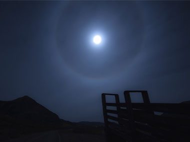 04-weather-halo-around-moon-sl.jpg