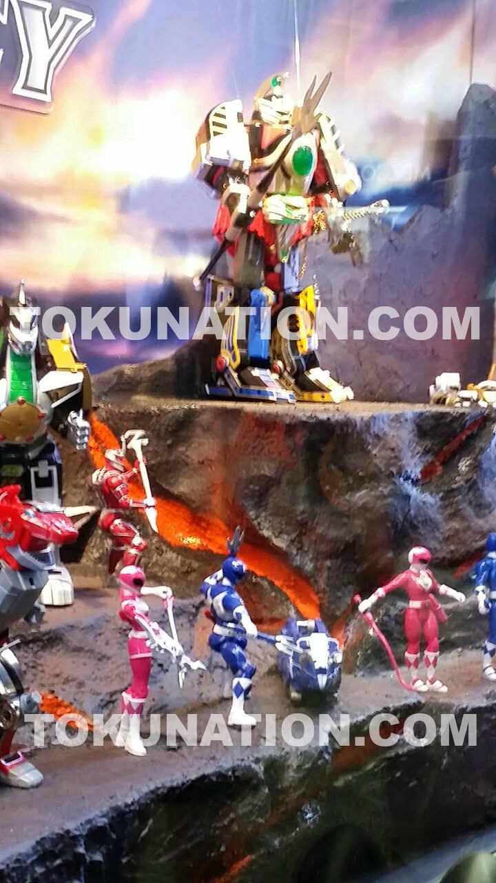 Mighty-Morphin-Power-Rangers-Legacy-Thunder-Megaqzord.jpg