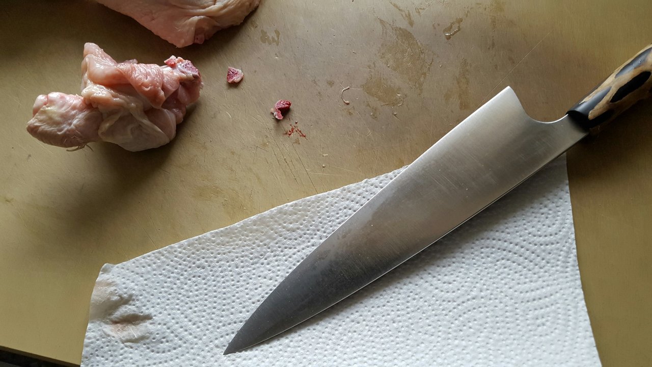 How to Use a Boning Knife to Cut Apart Chicken Carcass - Globalkitchen Japan