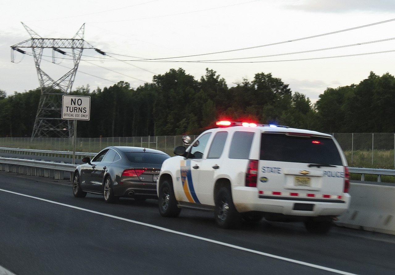 1280px-New_Jersey_State_Police_Traffic_Stop.jpg