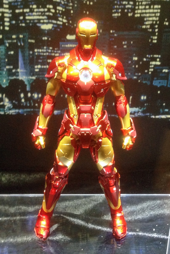 Sentinel-at-ACGHK-2014-Re-Edit-Invinvible-Armor-Iron-Man-001.jpg