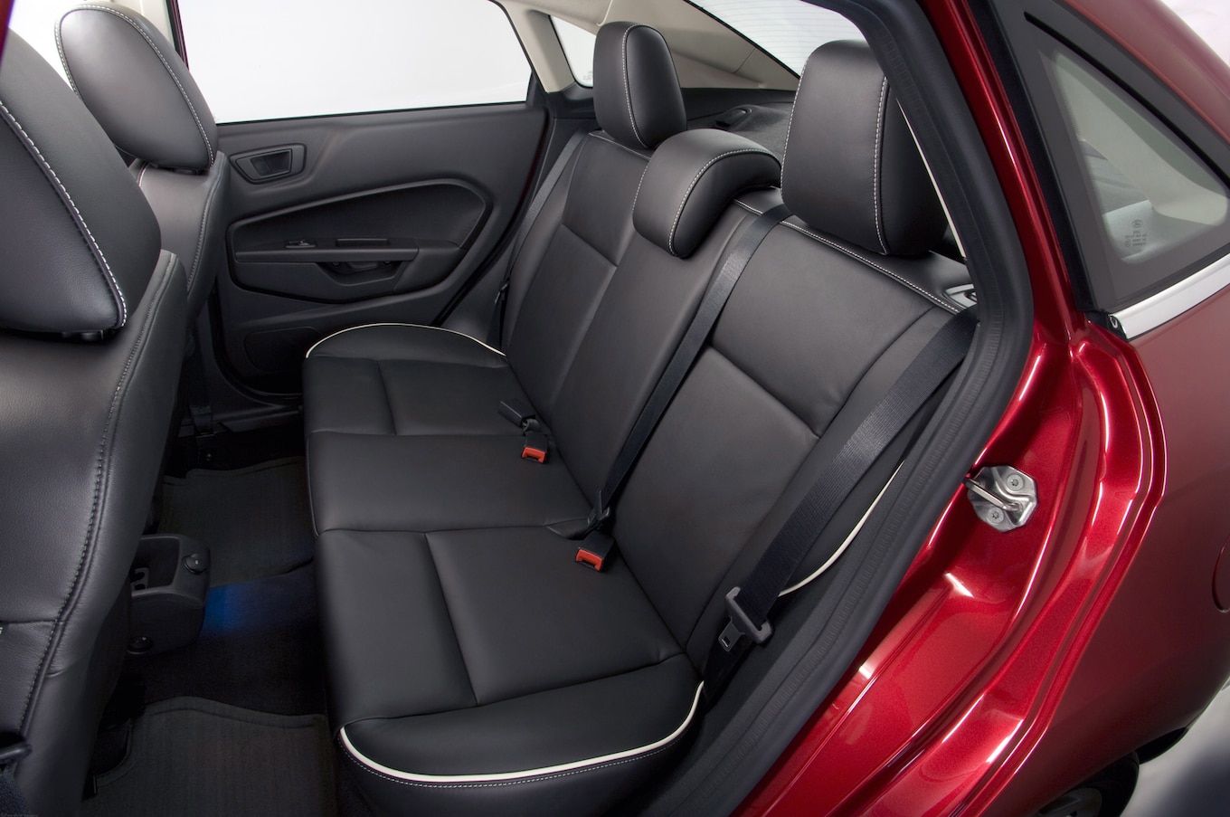 2013-Ford-Fiesta-Sedan-Rear-Seat.jpg