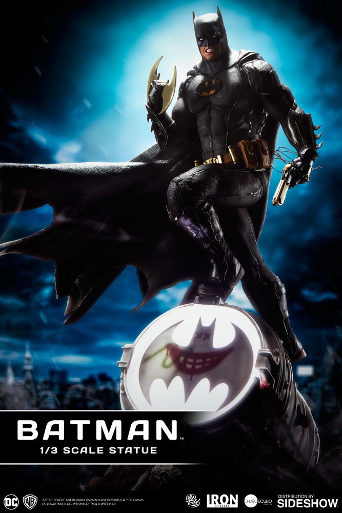 dc-comics-batman-one-third-scale-statue-iron-studios-903039-01.jpg