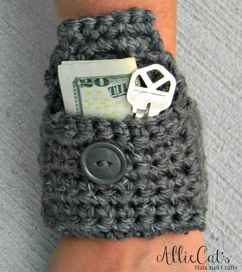 Reflective-Wrist-Cuff.-Free-Pattern.-This-cuff-is-perfect-for-holding-a-couple-bucks-and-your-house-key-or-car-key-for-those-.jpg