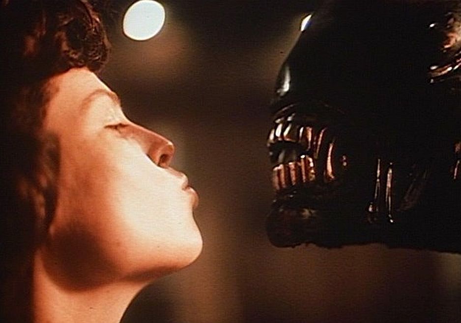 Alien_-_Sigourney_Weaver__The_Alien.jpg