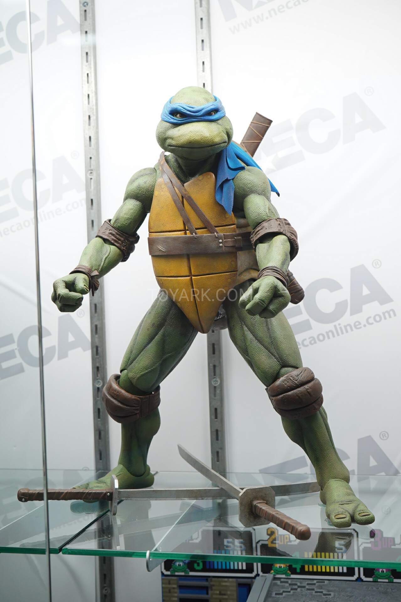 SDCC-2016-NECA-Quarter-Scale-004.jpg