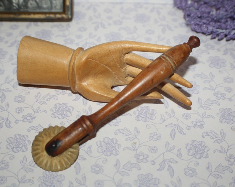 Antique Pastry Hand Wheel/Cutter/Jigger/Crimper  Beautiful image 1
