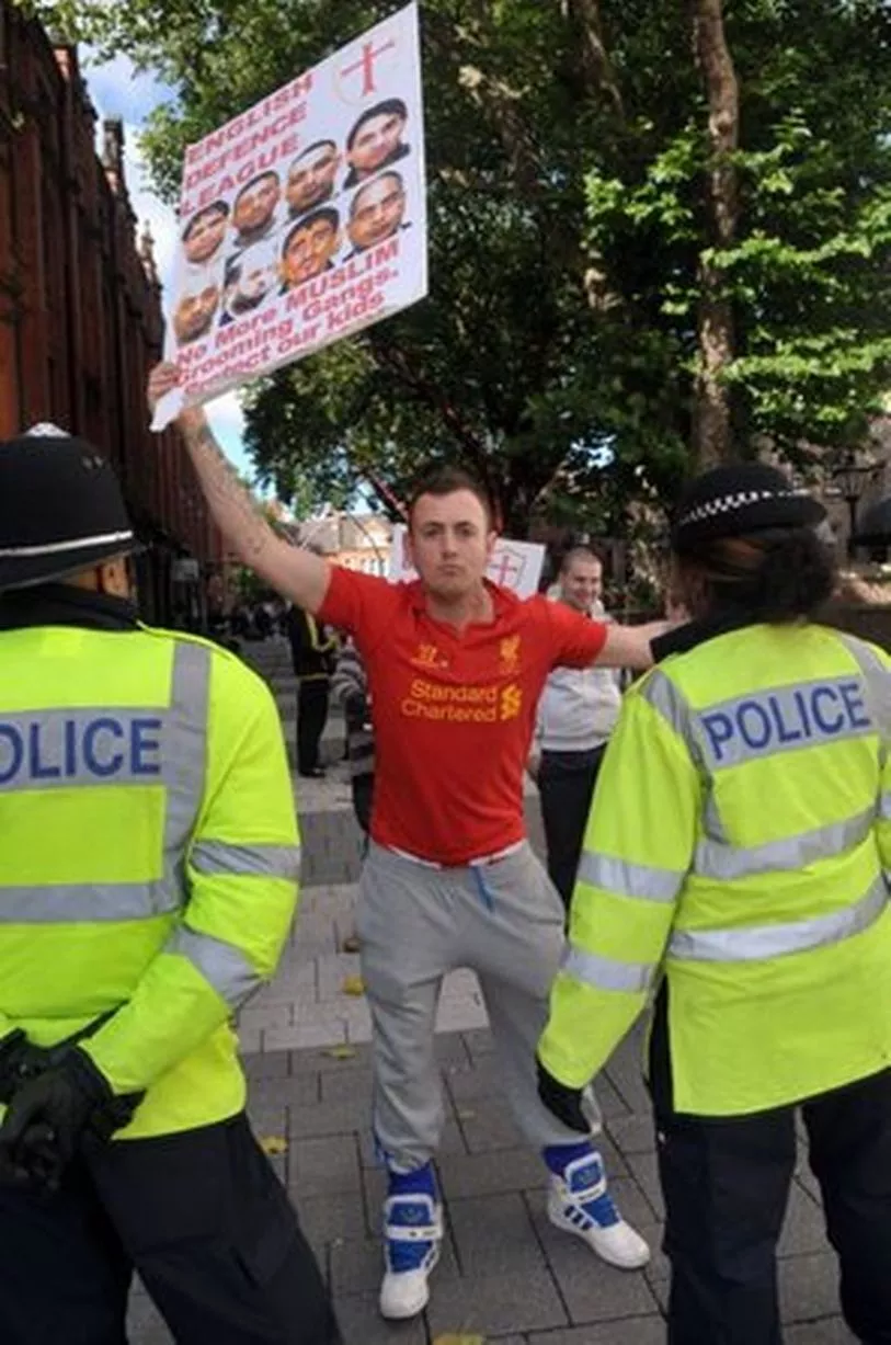 image-5-for-edl-in-walsall-protests-by-the-english-defence-league-gallery-18303526.jpg