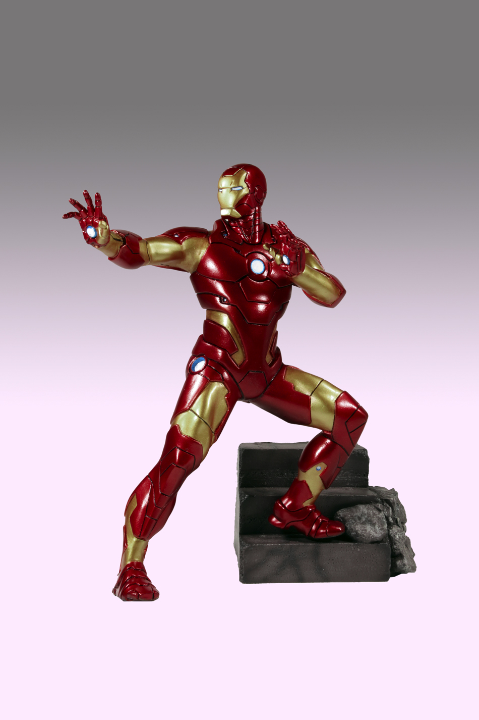 AVENGERS_REBORN_IRON_MAN_FINE_ART_STATUE-002_1277208533.jpg