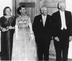 300px-Dwight_Eisenhower_Nikita_Khrushchev_and_their_wives_at_state_dinner_1959.png