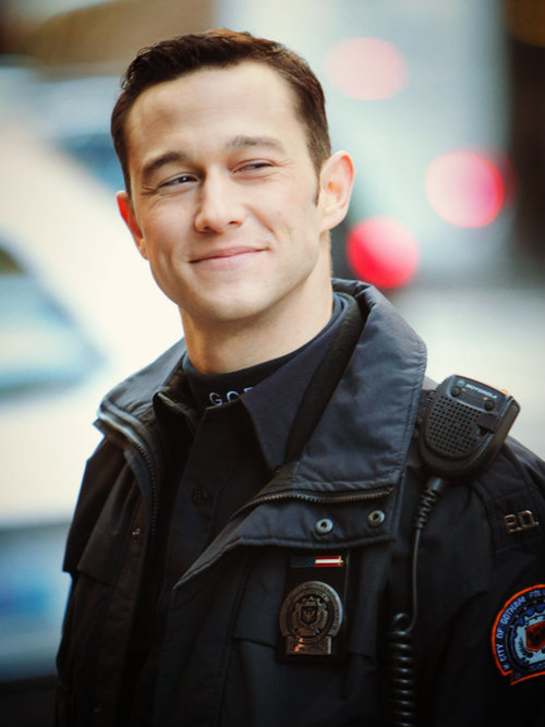 Joe-as-John-Blake-joseph-gordon-levitt-31861136-500-667.jpg