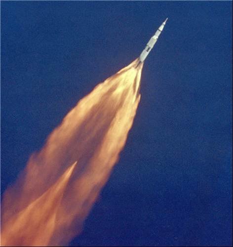 1294_20_the-apollo-11-saturn-v-space-veh~t-apollo-11-pictures-that-amazed-us.jpg