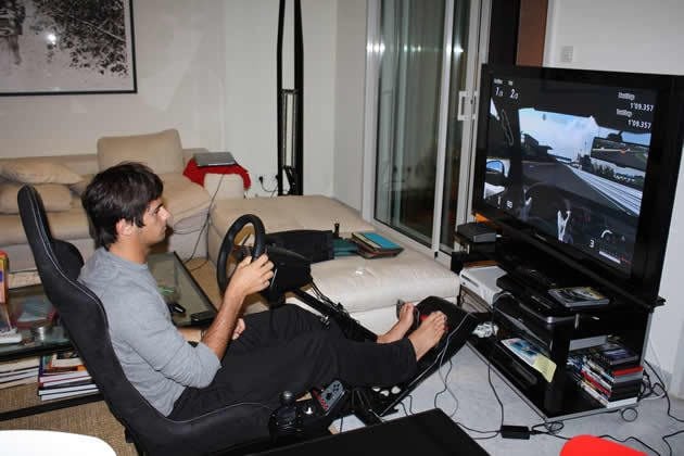 nelson-piquet-jr-plays-gt5p.jpg