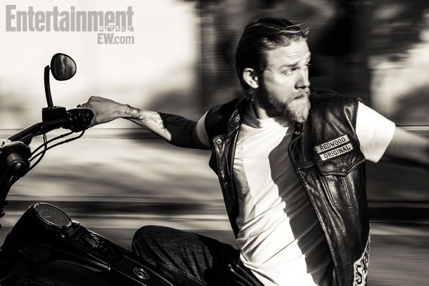 Charlie-Hunnam-Entertainment-Weekly-Photoshoot-sons-of-anarchy-32823903-610-407_zps575b8fe7.jpg