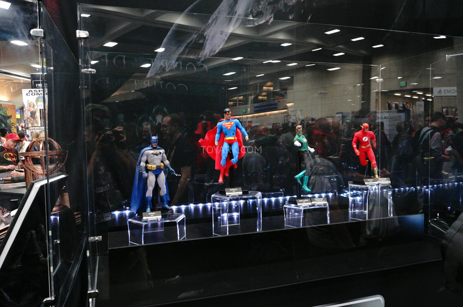 SDCC-2014-Sideshow-DC-Comics-Sixth-Scale-Figures-001.jpg