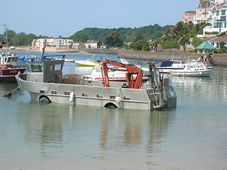 330px-Oyster_boat%2C_Gorey.JPG