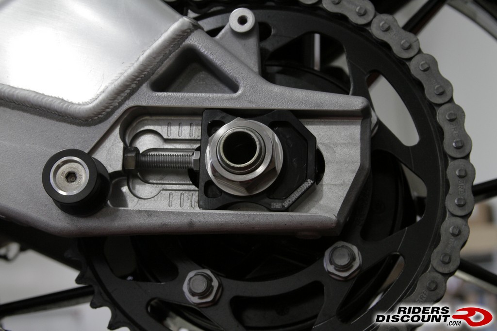 rear_axle_pro_bolt_titanium_bmw_s1000rr_4.jpg