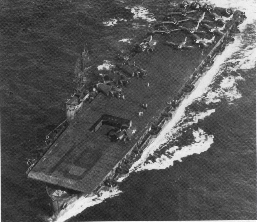 USS_Manila_Bay_%28CVE-61%29_underway_circa_1944.jpg