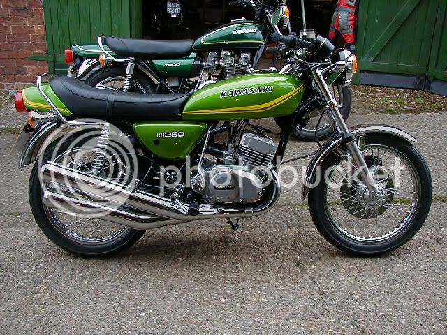 1978_Kawasaki_KH250_B3.jpg