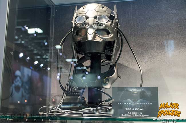 SDCC-2015-Batman-v-Superman-tech-cowl.jpg