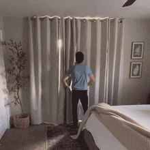 opening-the-curtain-daniel-labelle.gif