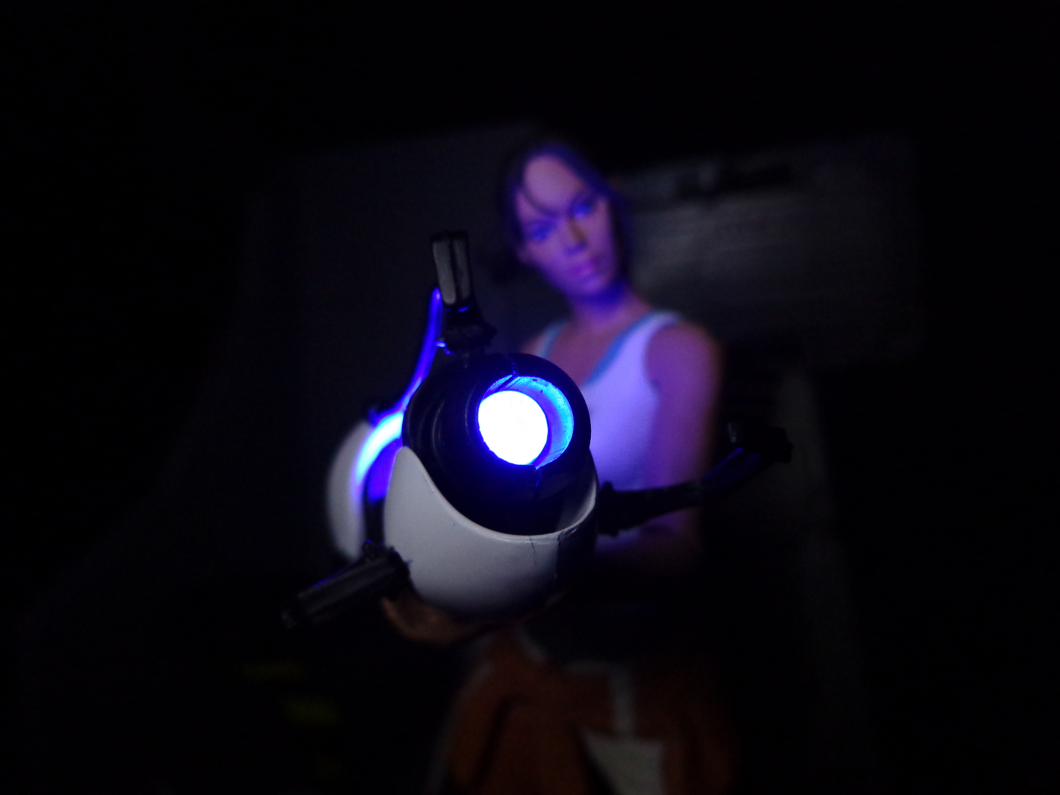 chell-fires-gun.png