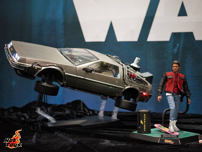 hot-toys-sdcc15-deloreon-back-to-the-future-ii-marty-mcfly.jpg