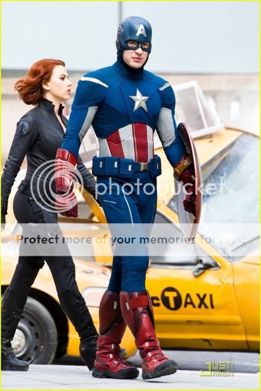 scarlett-johansson-chris-evans-jeremy-renner-avengers-park-ave-10__scaled_800.jpg