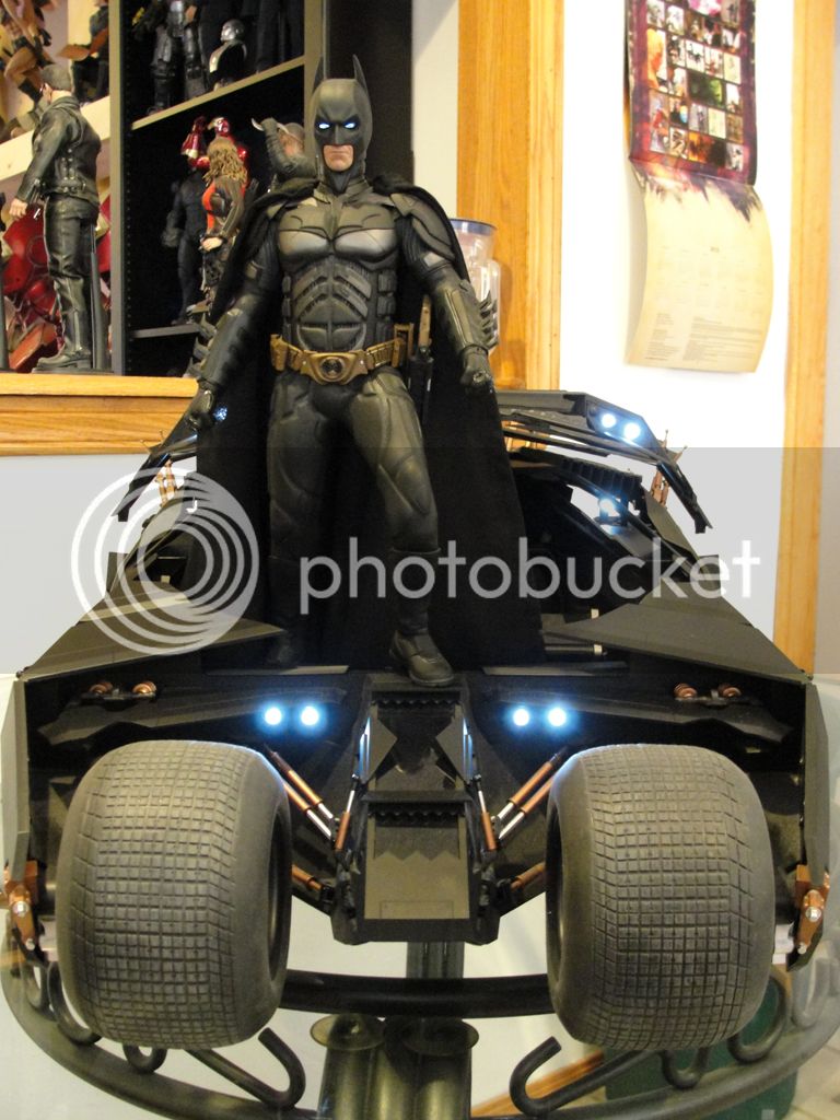 DX02BatmanandTheTumbler5.jpg