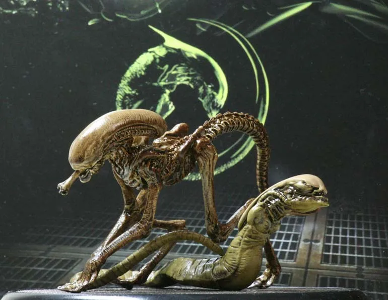 NECA-Official-1979-Movie-Classic-Alien-2-pcs-set-PVC-Action-Figure-dog-insects-Collectible-Doll.jpg