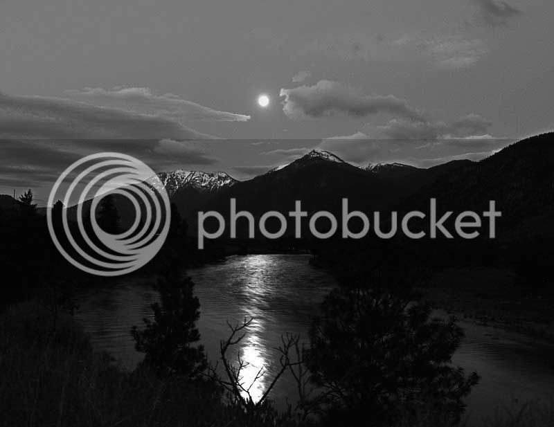 moonrise22landscapeb_BW.jpg