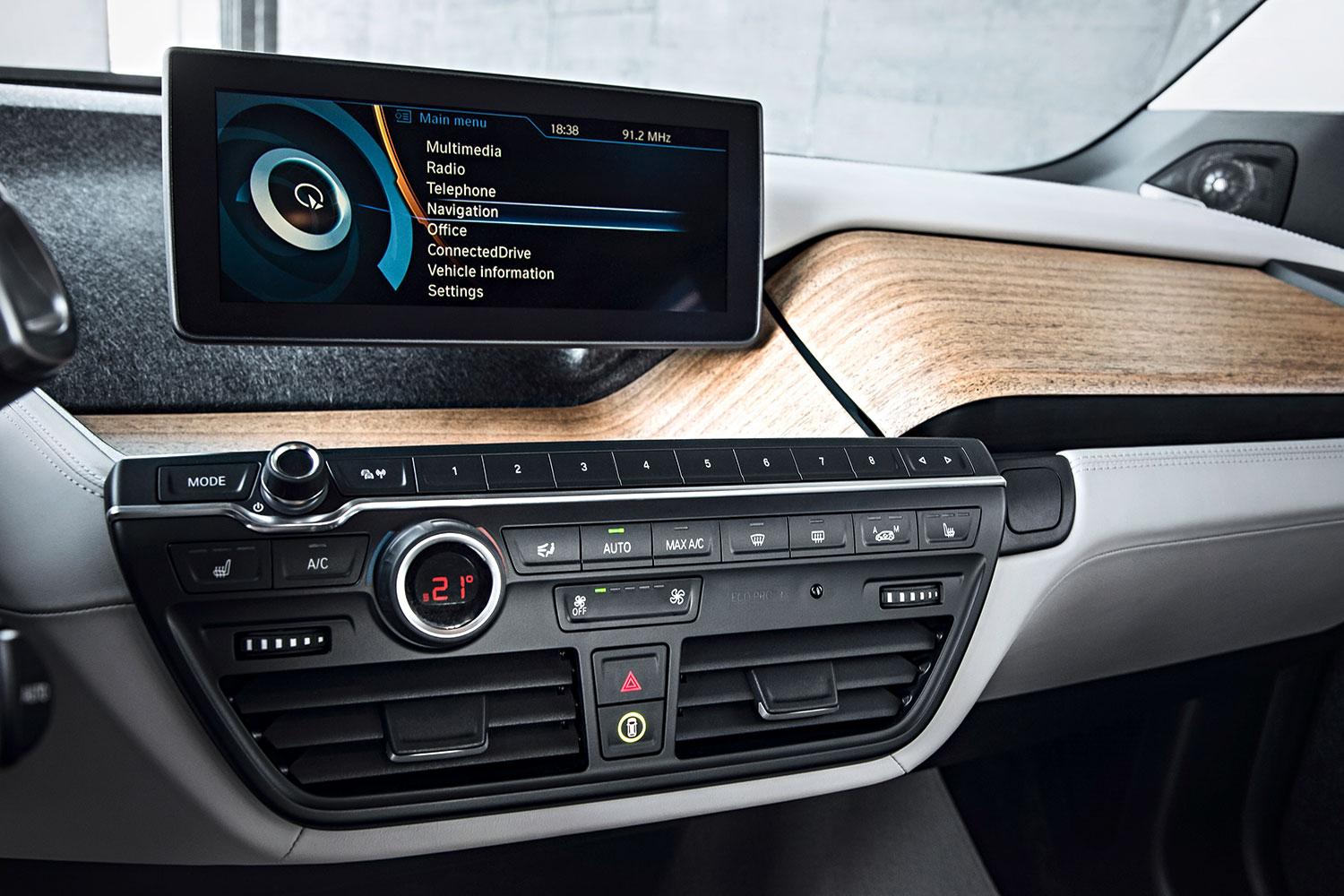 2014-BMW-i3-interior-infotainment.jpg