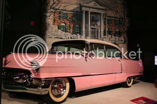 ep_pink_cadillac_in_the_elvis_car_museum_01.jpg