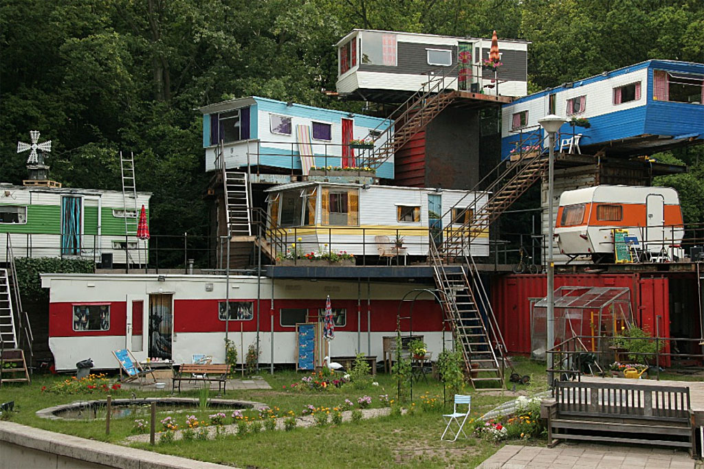 one+man%2527s+trailer+park-+redneck+mansion.jpg