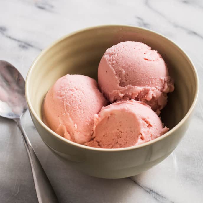 30425_sfs-strawberry-frozen-yogurt-27-1
