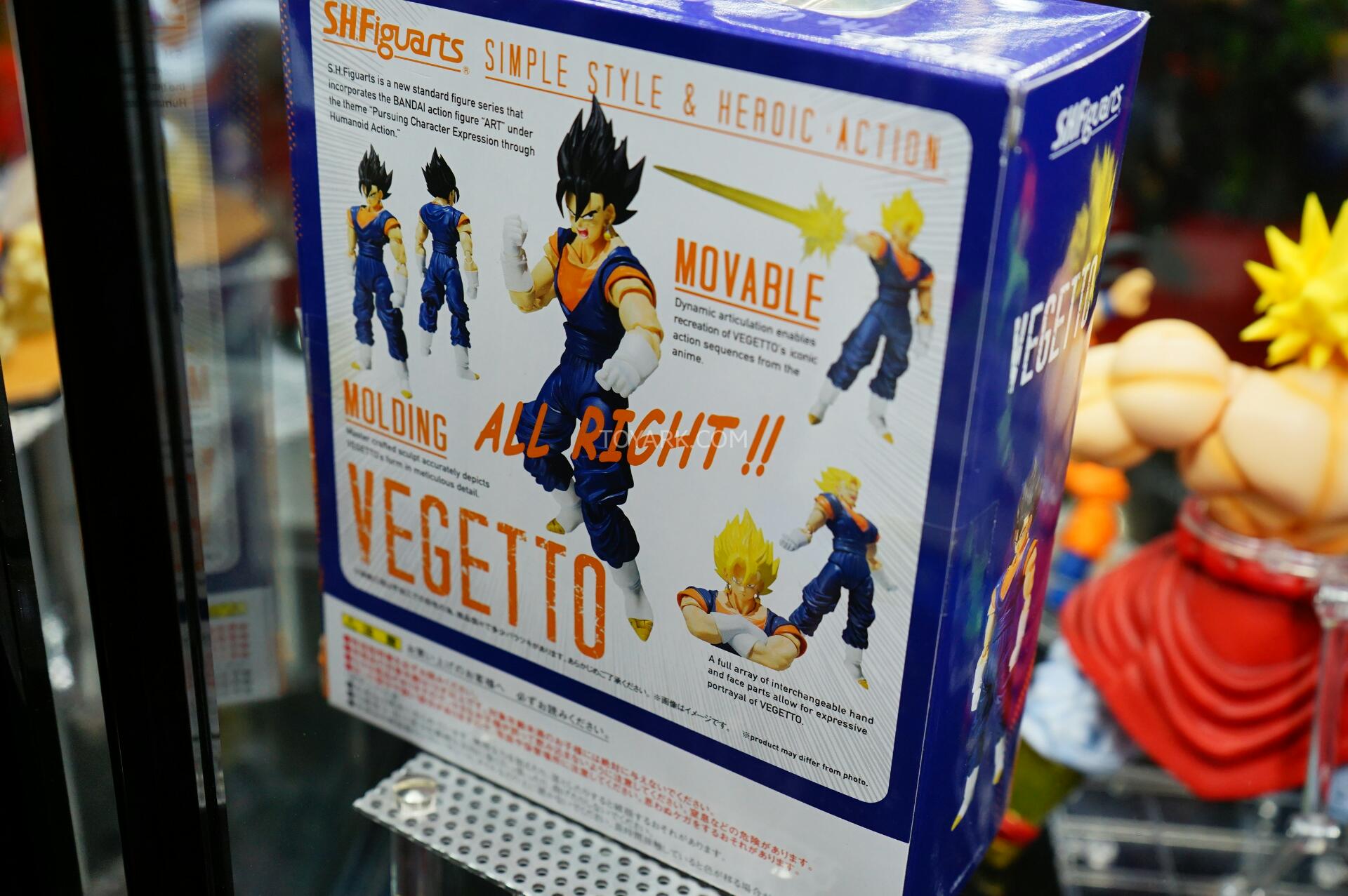 Toy-Fair-2015-Bluefin-Booth-SH-Figuarts-DBZ-012.jpg