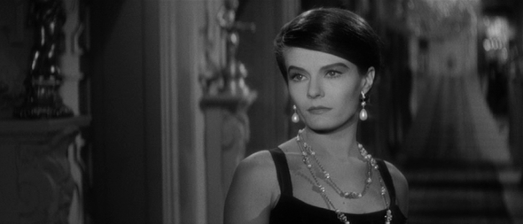delphine-seyrigs-style-last-year-at-marienbad-9-e1349333691375.png