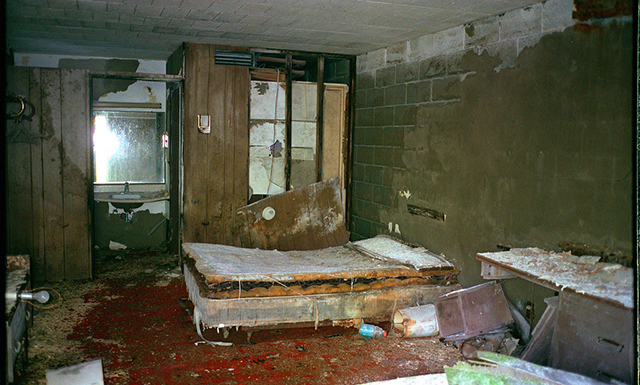 disgusting-hotel-room.jpg
