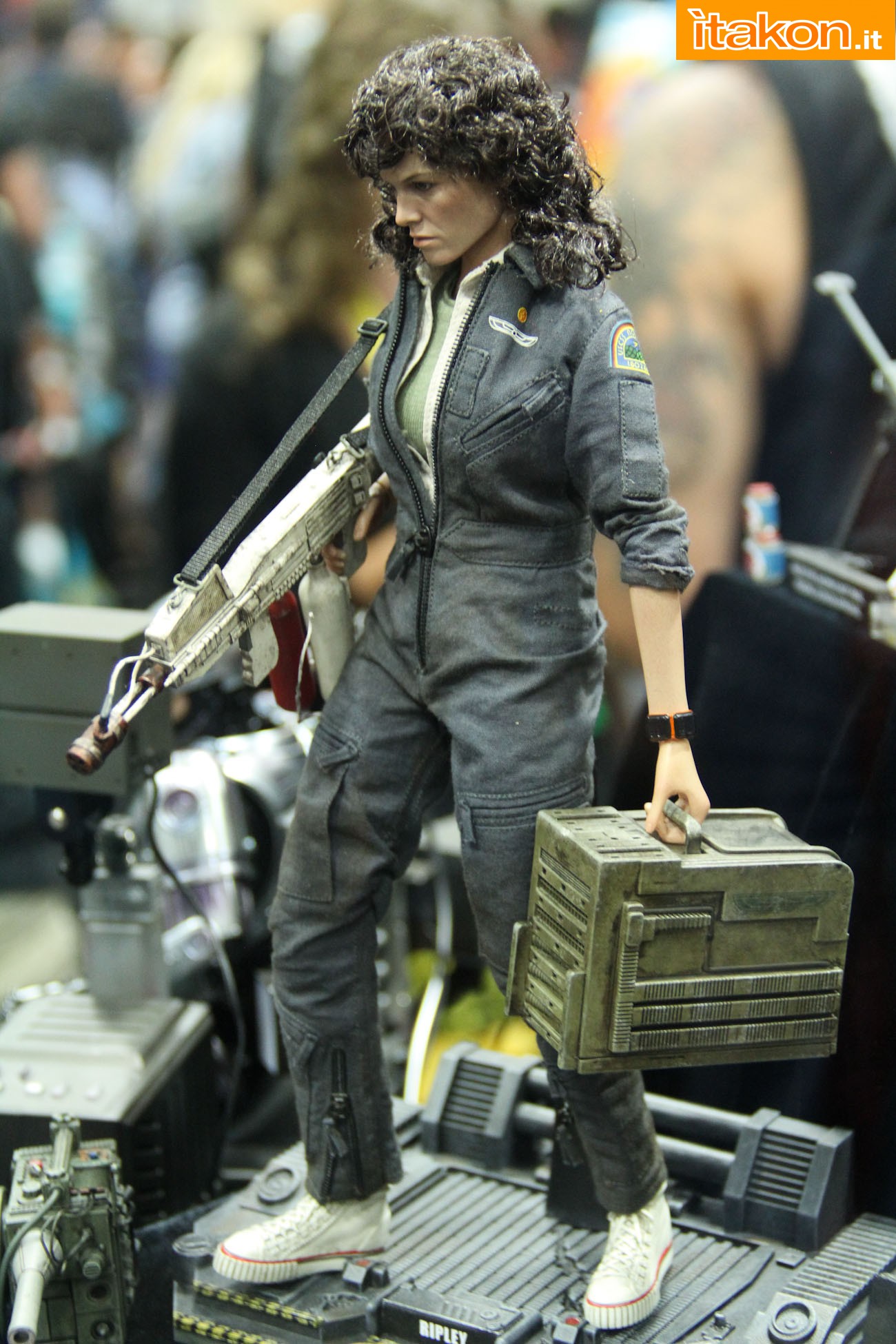 sdcc2014-hot-toys-booth-42.jpg