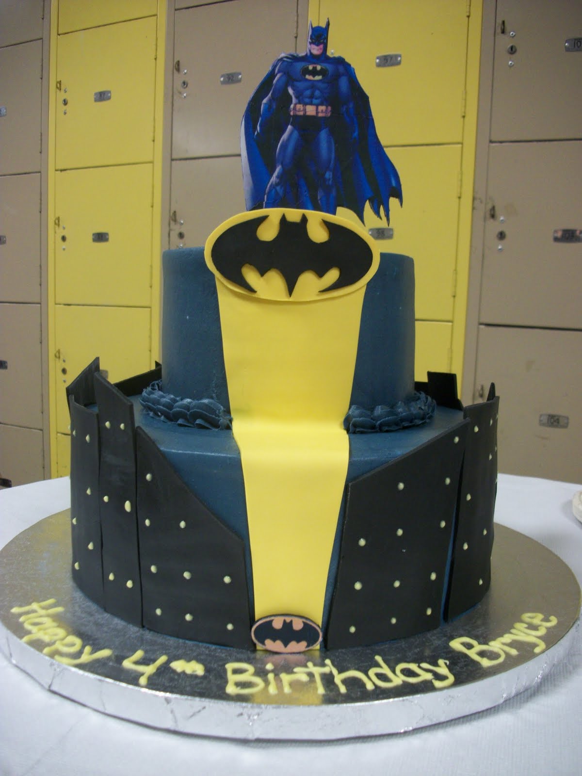 Bryce's+Batman+Cake.JPG